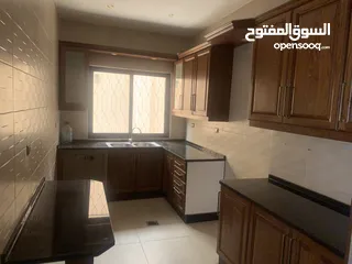  3 شقة للاجار خلف الجامعه الاردنيه قريبه من جامعة الاميره سميه