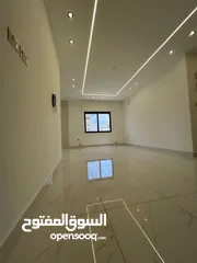  15 شقة ارضية مع ترسات خلف جامعة البتراء تشطيبب مميز ومنطقة هادئة