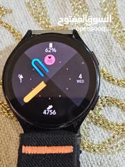  2 ساعة ذكيه من نوع سامسونج جالكسي ووتش 5  بحاله ممتازه مع الشاحنgalaxy watch 5