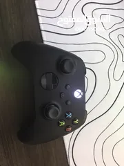  2 (اقرأ الوصف مهم) ايد اكسبوكس xbox series x سيريس اكس اصلية مع بطارية تنشحن وشاحن للبيع