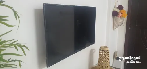  1 Star Track TV , 43 inches