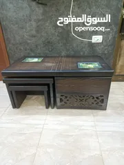  1 طاولة وسطية مع اربع مساعدات خشب