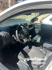  3 جيب كومبس ماطور 2000 بنزين اتومات انتاج 2014.   يد اولى  عداد km اصلي 164000