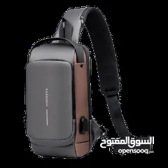  1 حقيبة رياضية من Fashion بشكل مميز وانيق مع منفذ USB للشحن توفرت يمنا اطلب الآن