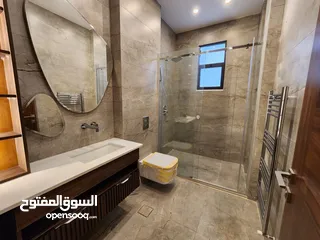  5 شقة ارضية للبيع في منطقة الصنوبر - ref : 14432