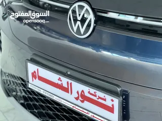  3 VW ID.4 CROZZ PRO 2024 PIANO BLACK لون كحلي