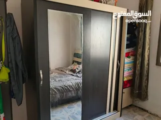  3 „غرفة نوم انيقة لون أسود وأبيض (تخت،خزانة،تسريحة،علاقة عامودية) ‟