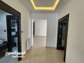  7 شقة فارغة للبيع في حي الصحابة - ref : 14577