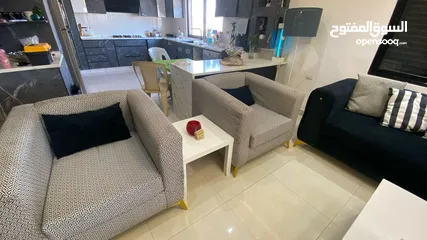  4 طقم كنب لون اسود ملوكي