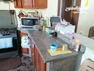  5 للبيع شقة طابق ارضي قرب دوار الدبابة مساحة 100+ترس وبلكونة
