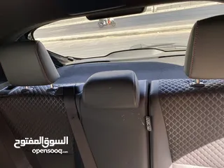  17 تويوتا يارس هايبرد مميزة Black Edition 2021 للبيع بسعر مغري