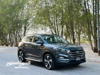  1 HYUNDAI TUCSON 2017 MODEL FULL OPTION WITH BUTTON START AND PANORAMIC ROOF