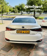  3 Lexus ES 300 Hybrid 2019 Gcc Car low km free Accident