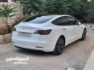  4 تسلا مودل 3 مع الرقم أو بدون