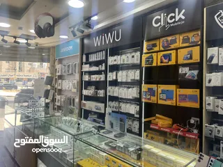  1 ديكور محل موبايلات بحالة ممتازه للبيع