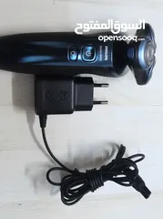  1 Philips Series 6000 – S6610  ماكينة حلاقة كهربائية مصممة للحلاقة الجافة والرطبة.