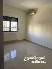  11 شقة ثالث مع روف للبيع في منطقة الكمالية