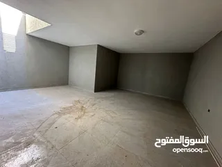  10 شقه للبيع مع حديقه بعين منجد