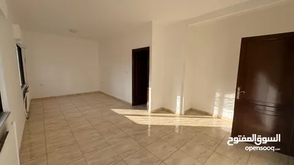  20 Well-Maintained Villa in Umm Al Summaq / فيلا بحالة ممتازة في أم السماق