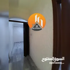 16 شقة طابق اول مع بلكونة ومصعد للإيجار في افضل وارقى المواقع في ضاحية الاقصى واسعة
