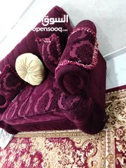  6 طقم كنب 9 مقاعد بحالة ممتازة لون خمري