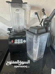  19 عدة محل  كاملة مع طاولات وكراسي للبيع