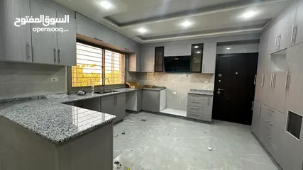 17 شقة جديدة للبيع طابق ارضي مدخل مستقل مطبخ راكب دوار صحارى