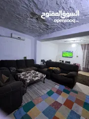  4 بيت ارضي مستقل بحاجه الا صيانة السقوف بيت اسكان مضاف عليه غرفه 5/4حمام ماستر حمام عادي مطبخ 5/4