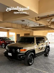  1 بحاله ممتازه جداً FJ CRUISER 2012