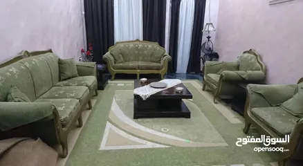 3 طقم كنب زان 7 مقاعد بحالة ممتازة و بوفيه 3 قطع خشب ثقيل للبيع المستعجل بسعر حرق