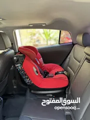  2 كارسيت ماركة maxi cosi الاصلي لون احمر بحالة جيدة للبيع صناعة البرتغال