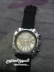  1 ساعه نوع بليد سويسري اصليه استعمال خفيف حسب الصور المرفق