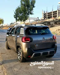  3 ستروين C3 Aircross بالكرتونة