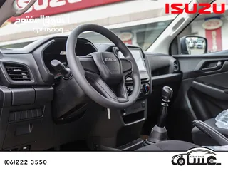  5 Isuzu D-Max 2024 ( جير عادي)