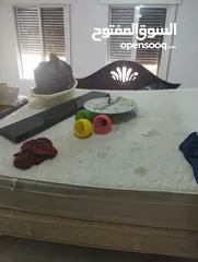  1 تخت و كمدينه وطاوله مطبخ للبيع