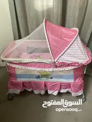  1 سرير اطفال استخدام بسيط جدا لا يوجد به عيب