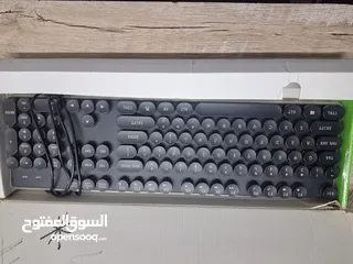  2 كيبورد مضيئ بحاله الوكاله غير مستخدم
