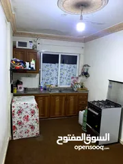  1 شقة استثمارية مؤجرة بموقع مميز للبيع بداعي السفر