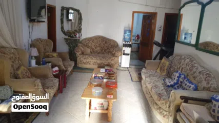  5 اثاث صالح للاستعمال وهو في حالة جيدة جدا