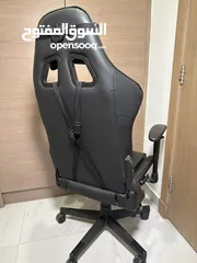  4 DXRacer Prince Series Gaming Chair