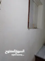  1 بيت مستقل في مخيم الحسين خمس غرف للإيجار بمائة دينار