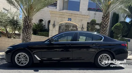 9 Bmw 520i 2022 للبيع ممشى (6) آلاف كيلو فقط