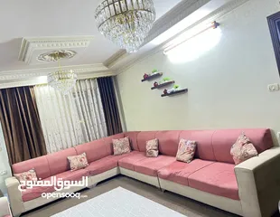  2 كورنر غرفة معيشة للبيع مع برداي بحالة جيدة جداً