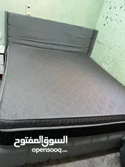  1 تخت مجوز نظام صندوق وفرشه زنبركيه بحالة الوكاله واستخدام شاب  السعر 150 وقابل للتفاوض