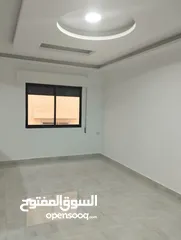  16 شقة طابق ثاني بافضل مواقع الزرقاء الجديدة شارع الفلاتر بالقرب من salezi woman
