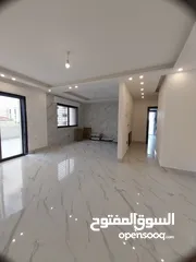  4 في خلدا 170م مع بلكونة