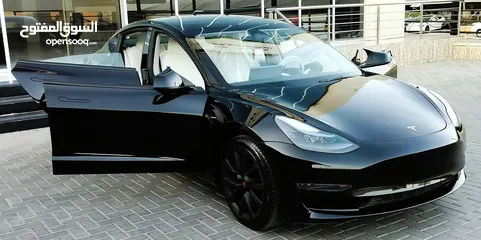  13 تيسلا 2023 model 3 فحص كامل اوتوسكور لون اسود ملوكي داخلي ابيض بحالة الوكالة بسعر لقطة ومحروووق