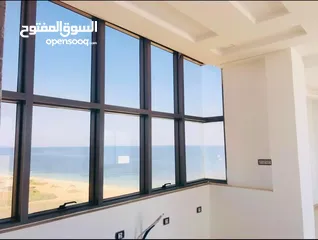  11 عمارة خمس طوابق بأطلاله على شاطئ البحر بثلاث جهات