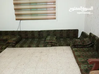  1 جنابي للبيع مستعمل بس نظاف تحتهم كمان وجوه قوالب