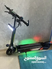  1 سكوتر كهربائي